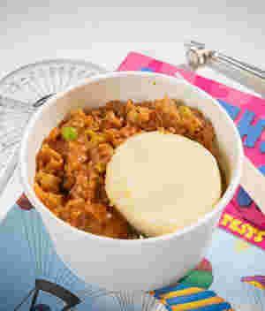 HOT Classic Cottage Pie With Carrots And Peas 2